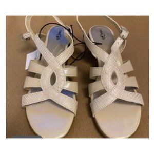 Karen Scott sandals size 8